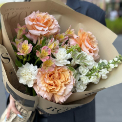 Букет с французскими розами, ароматной маттиолой и диантусами в кремовых тонах - РИМСКАЯ РОЗА фото №4