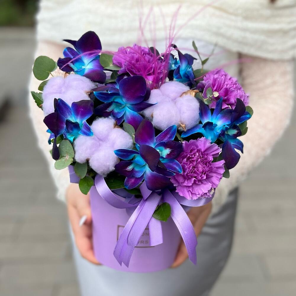 Космическая орхидея с гвоздиками и хлопком в коробке - РИМСКАЯ РОЗА фото №3