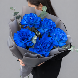 Букет из синих французских роз с эвкалиптом - РИМСКАЯ РОЗА фото №1