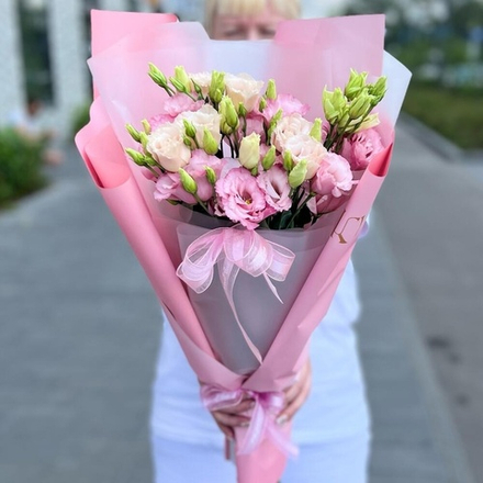 Эустома розовая в нежной упаковке