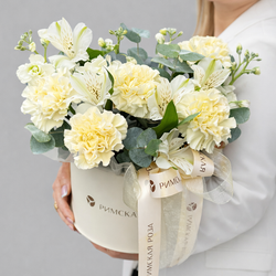 Композиция из гвоздик, маттиолы и альстромерий с веточками эвкалипта в коробке - РИМСКАЯ РОЗА фото №4