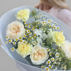 Букет с ромашками, пионовидными розами и диантусами - РИМСКАЯ РОЗА фото №2
