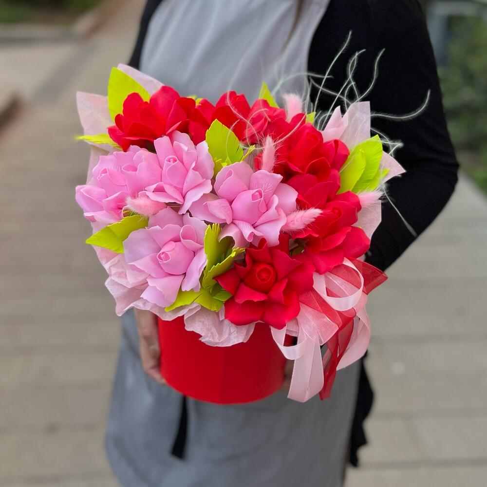 Букет из ароматных мыльных роз в коробке - РИМСКАЯ РОЗА фото №1