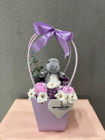 Мыльный букет с динозавриком