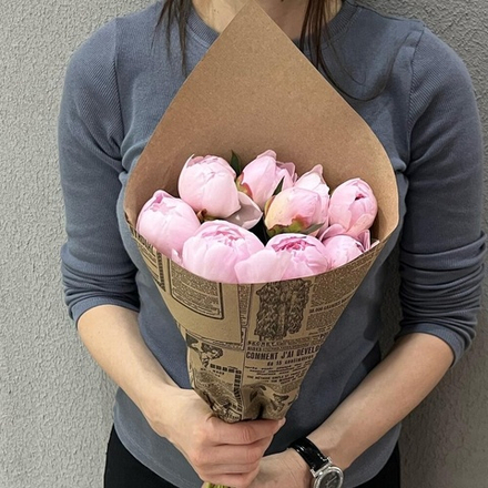 Букет из пионов