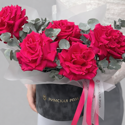 Композиция из больших розовых роз в коробке с эвкалиптом - РИМСКАЯ РОЗА фото №3