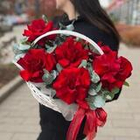Композиция из красных французских роз с эвкалиптом в корзине