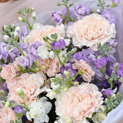 Авторский букет из маттиолы и гвоздик - РИМСКАЯ РОЗА фото №4