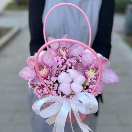 Сумочка с розовыми орхидеями, гипсофилой и хлопком