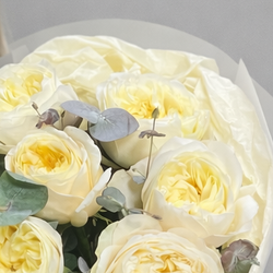 Букет из пионовидных роз Фатима Эквадор с эвкалиптом 7 штук - РИМСКАЯ РОЗА фото №4