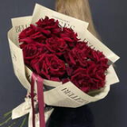 Букет из французских красных роз 11 штук в дизайнерской упаковке