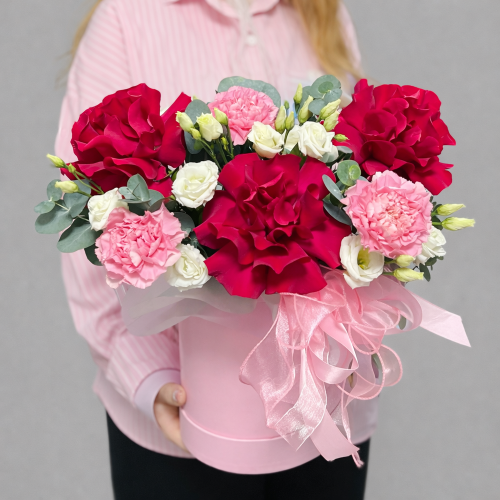 Французские розы в коробке с эустомой и диантусами - РИМСКАЯ РОЗА фото №2