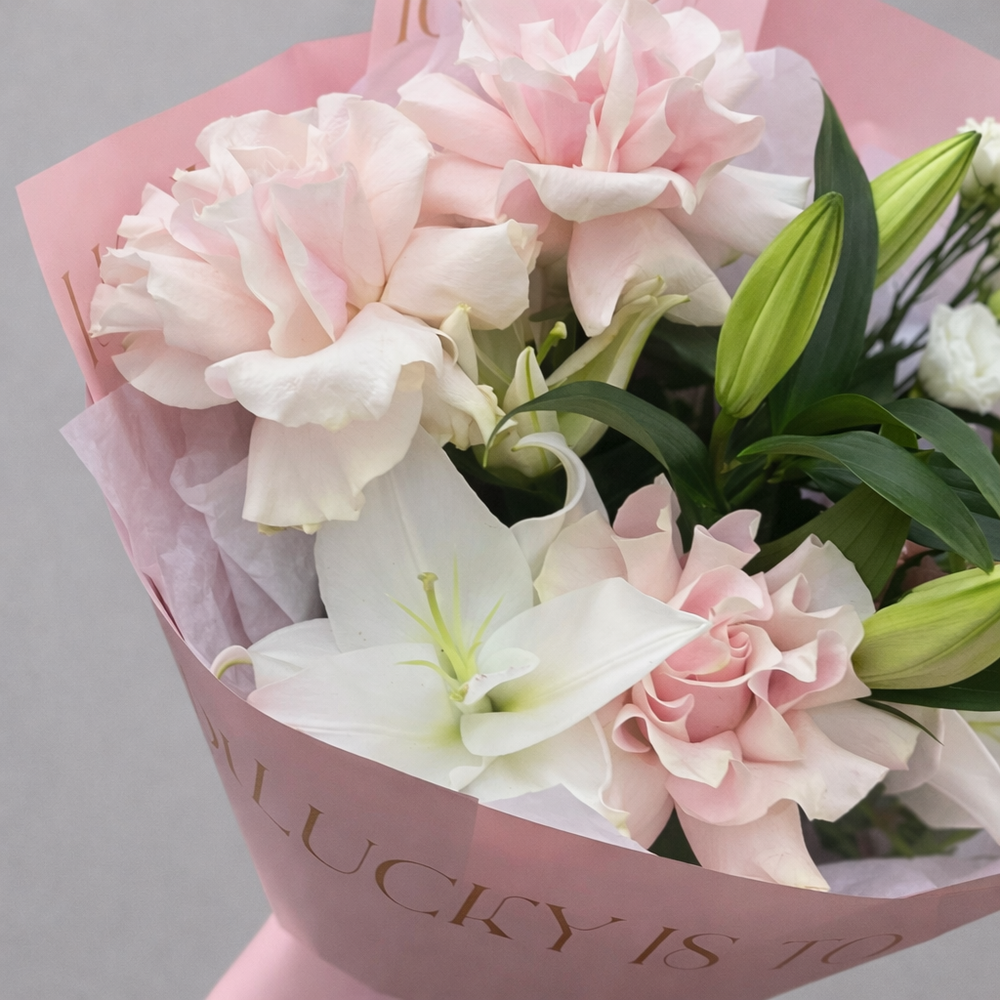 Букет из лилий, французских роз и эустомы - РИМСКАЯ РОЗА фото №4