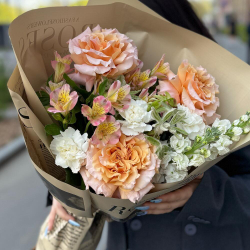 Букет с французскими розами, ароматной маттиолой и диантусами в кремовых тонах - РИМСКАЯ РОЗА фото №5