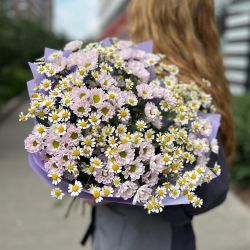 Букет из ромашек и кустовых хризантем - РИМСКАЯ РОЗА фото №5