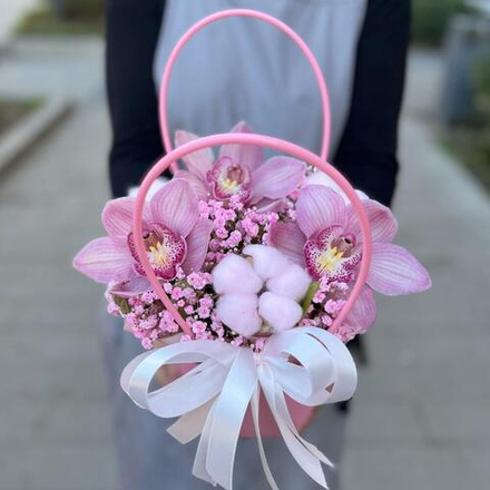 Сумочка с розовыми орхидеями, гипсофилой и хлопком
