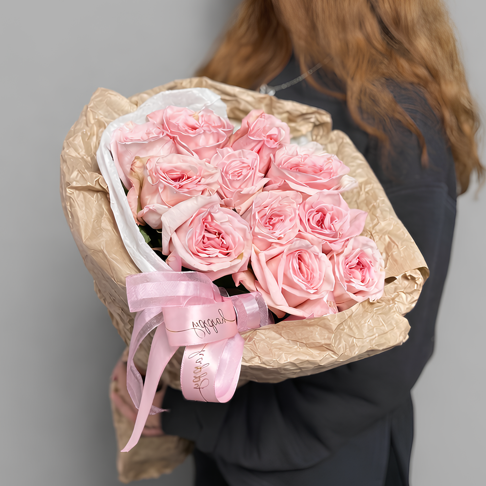 Букет из пионовидных роз Пинк Охара (Pink Ohara) 11 штук в крафте - РИМСКАЯ РОЗА фото №2