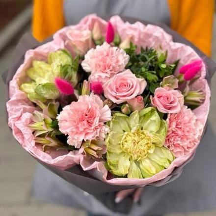 Букет из розы Veggie, диантусов, кустовой розы и альстромерии